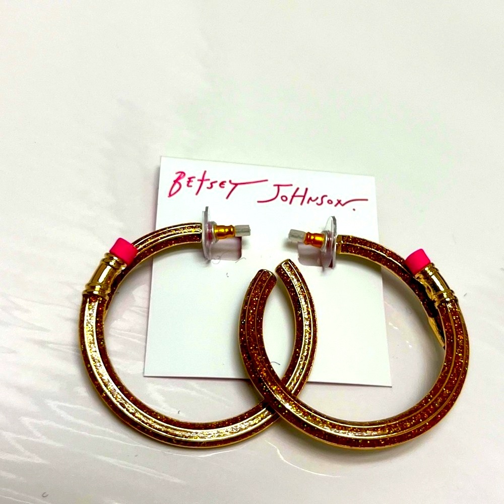 NWT ⚜️✏️⚜️ Betsey Johnson Brown Golden Tone Glittery Pencil Hoop Earrings - Picture 10 of 12